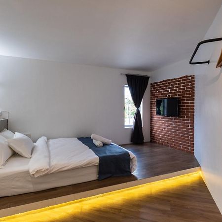 Boutique Hidden Loft Hotel บูกิต เมอร์ตาจัม ภายนอก รูปภาพ